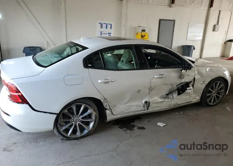 2021 Volvo S60 T5 Momentum из США, поврежденный, VIN 7JR102FK7MG095843